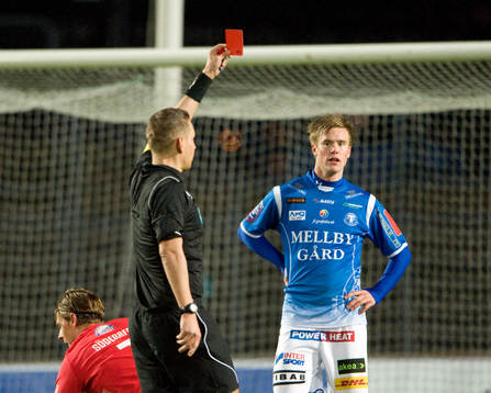 Tuomo Turunen, Trelleborg får rött kort, Magnus Ahlsén,