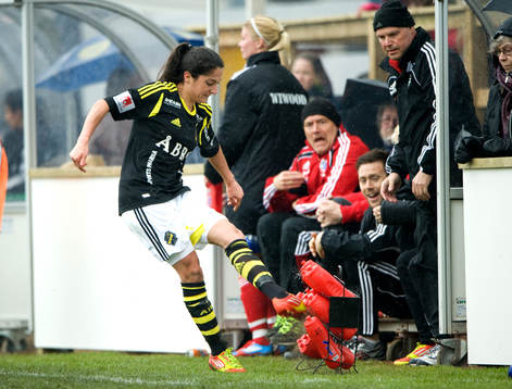 Susan Varli, AIK, sparkar vattenflaskort