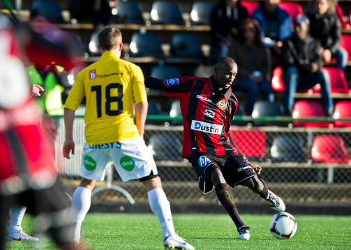 Aziz Corr Nyang, Brommapojkarna
