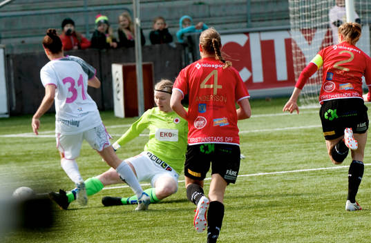 Hedvig Lindahl, Kristianstad blir rundad av Anja Mittag,