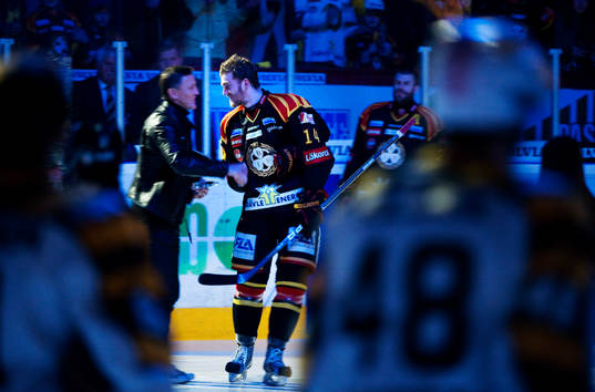 Mattias Ekholm, Brynäs, fick motta Salming Trophy av
