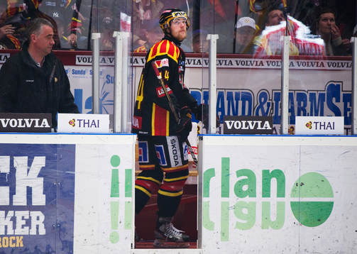 Mattias Ekholm, Brynäs, drog på sig en utvisning i