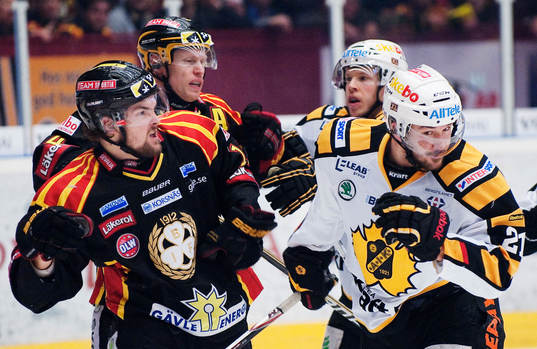 Simon Bertilsson, Brynäs, slåss med Jimmie Ericsson,