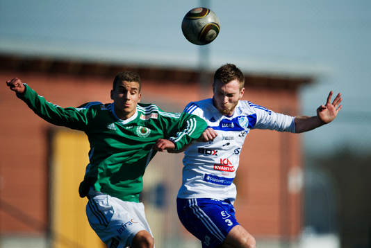 Kalle Sjöö, IFK Luleå, i en nickduell