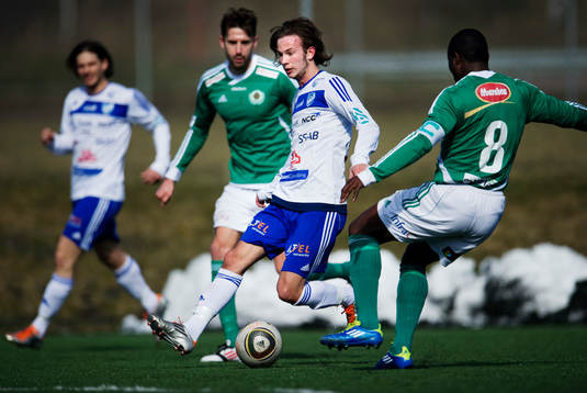 Robin Östlind, IFK Luleå, dribblar