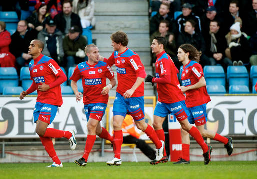 Helsingborg jubel vid 1-0. Självmål