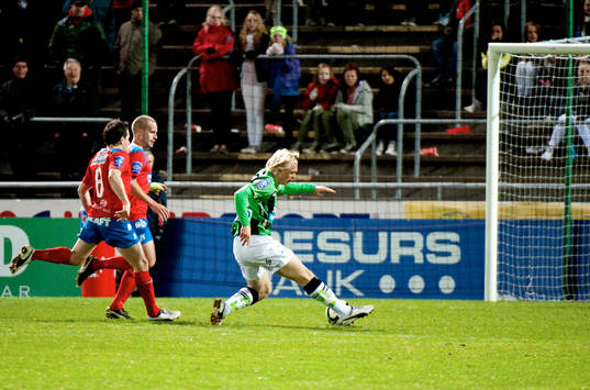 Linus Tornblad, Gais håller på att avgöra på stopptid