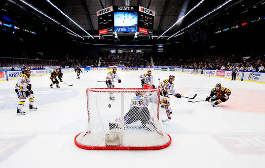 Oscar Möller, Skellefteå, skjuter in det avgörande