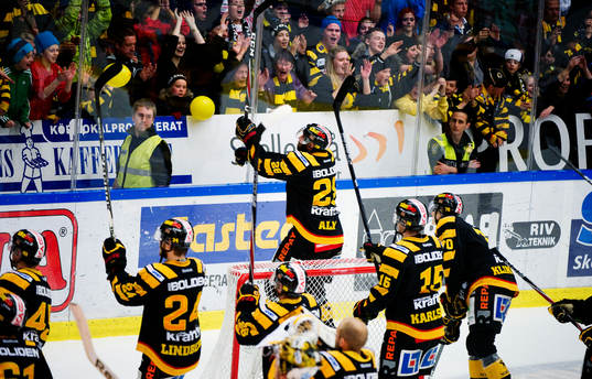 Skellefteå-spelarna tackar publiken