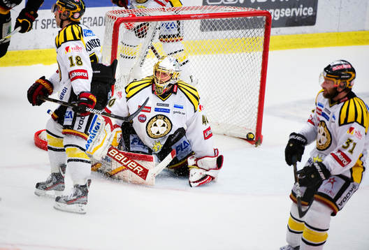 Johan Holmqvist, målvakt, Brynäs, depp när han släppt