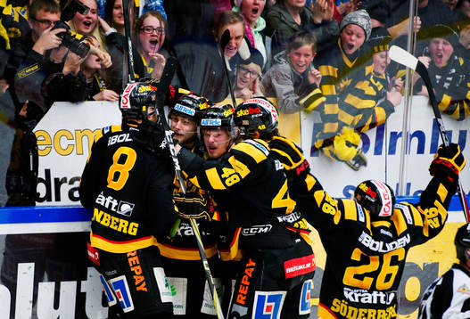 Oscar Möller, Skellefteå, kramas om