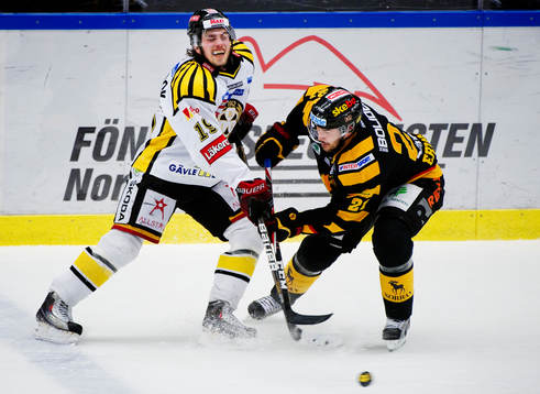 Calle Järnkrok, Brynäs, utmanas av Jimmie Ericsson,