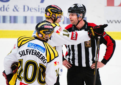 Jakob Silfverberg och Mattias Ekholm, Brynäs, är framme