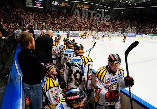 Mads Hansen, Brynäs, depp när Oscar Möller, Skellefteå,