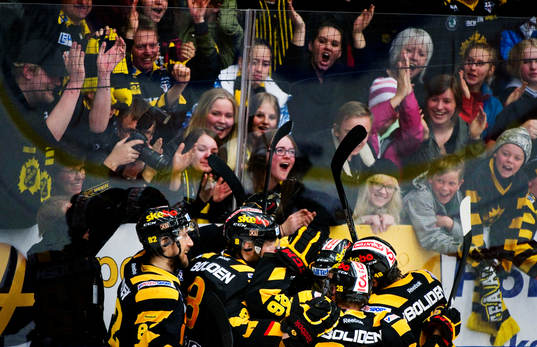 Jubel, glädje bland Skellefteå-spelarna