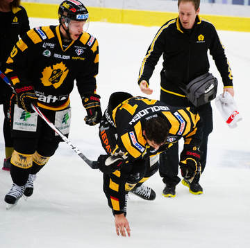 Pierre Edouard Bellemare, Skellefteå, faller när han är