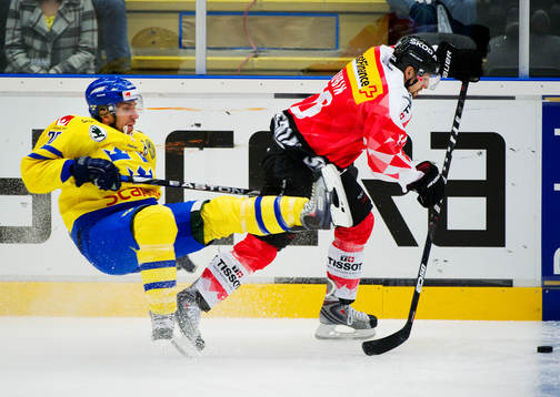 Joel Lundqvist, Sverige, faller i en närkamp med Daniel
