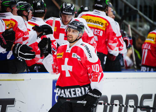 Daniel Rubin, Schweiz, gratuleras till 2-3-målet