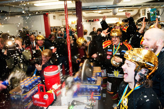 Fest i Brynäs omklädningsrum