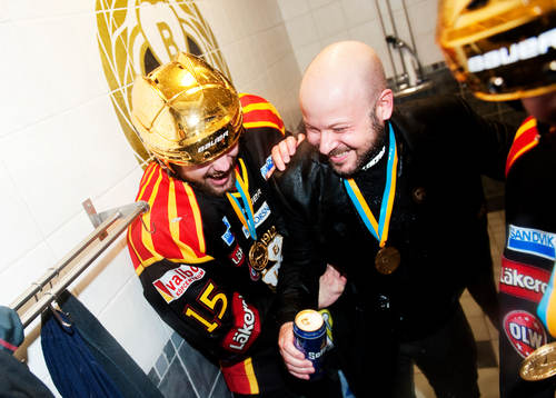 Simon Bertilsson och Tommy Jonsson, tränare, Brynäs.
