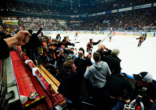 Calle Järnkrok, Brynäs, slänger klubban och