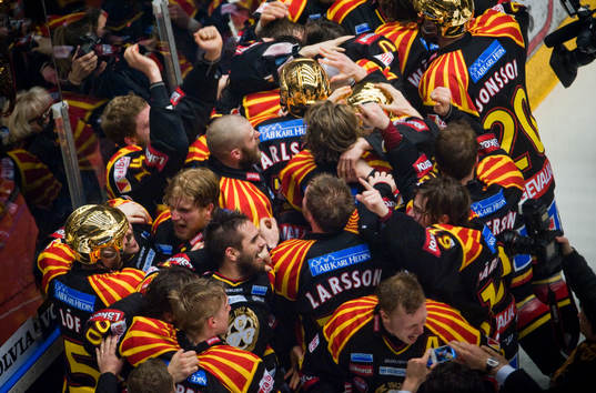 Segerjubel på slutsignal. Svenska Mästare 2012, SM-guld,