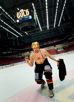 Johan Larsson, Brynäs firar på isen. Svenska Mästare