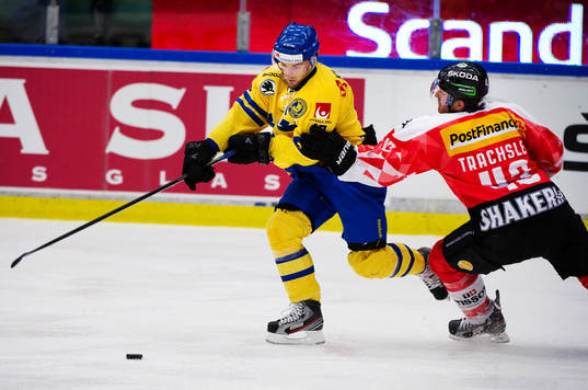 Fredrik Pettersson, Sverige, utmanas av Morris Trachsler,