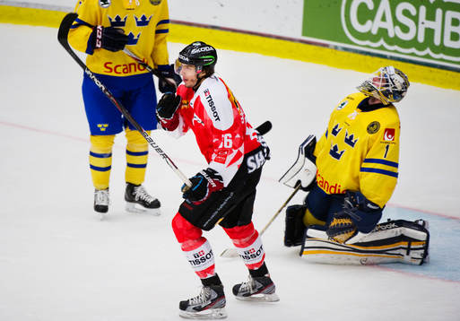 Julien Sprunger, Schweiz, jubel, och Jhonas Enroth,