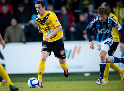 Haris Raditinac, Mjällby, lämnar Emil Bergström,
