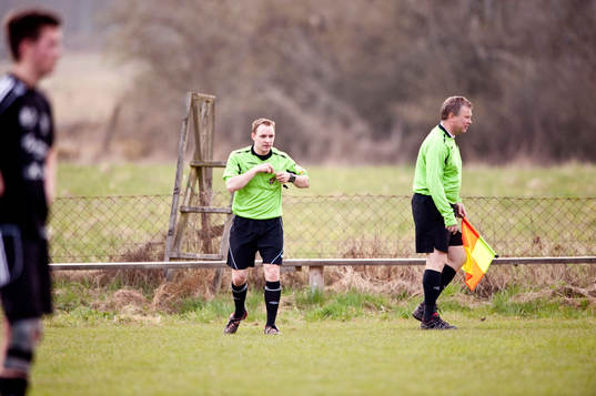 Christian Ragsdale, domare och Tomas Jönsson, assisterande