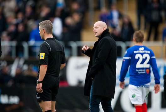 Andreas Thomsson, tränare Åtvidaberg är irriterad på