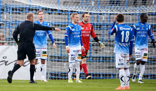domare Jim Petersson dömer straff för Jönköping Södra