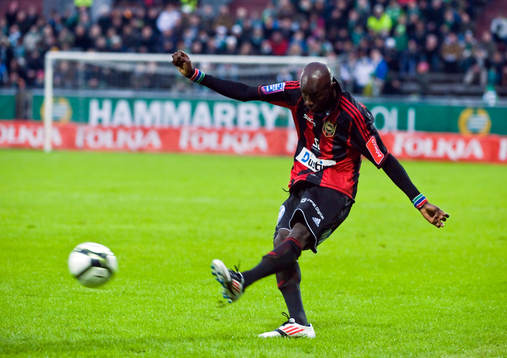 Aziz Corr Nyang, Brommapojkarna