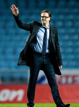 Rikard Norling, tränare, tackar publiken