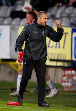 Henrik Larsson, tränare knyter näven, jubel