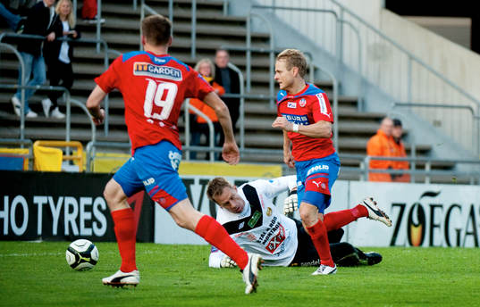 Erik Sundin, Helsingborg rundar Mattias Asper, Mjällby
