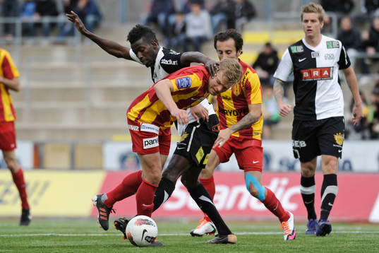 Johan Arneng, Syrianska  och Dioh Williams, Häcken