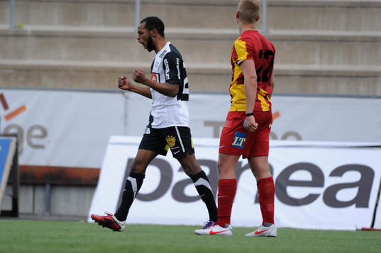 René Makondele, Häcken avgör med 1-2 i andra halvlek