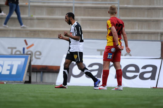 René Makondele, Häcken avgör med 1-2 i andra halvlek