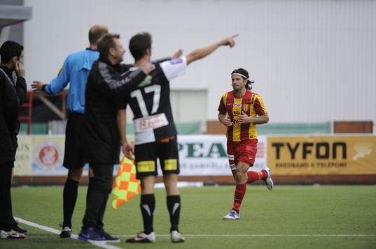 Haris Skenderovic Syrianska  blir utvisad i andra halvlek