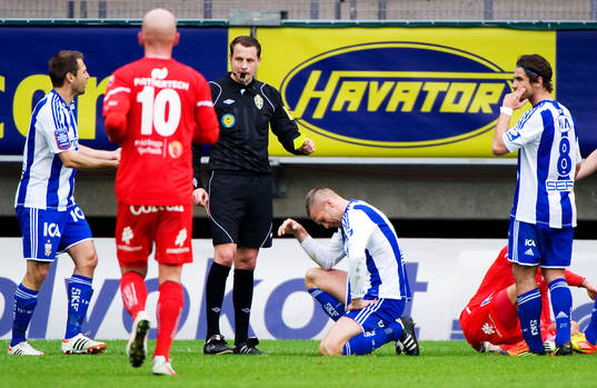Kjetil Waehler, IFK Göteborg, får sitt andra gula kort