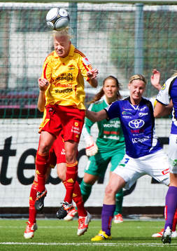 Caroline Seger, Tyresö, nickar och landar fel