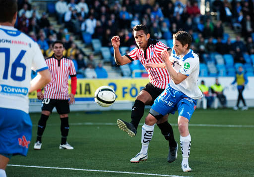 Gunnar Heidar Thorvaldsson, Norrköping, skjuter in 1-0.