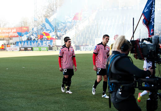 Spelarna fick lämna planen vid matchstart på grund av