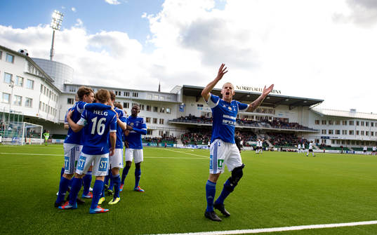 GIF Sundsvall och till höger Christian Brink, jubel på