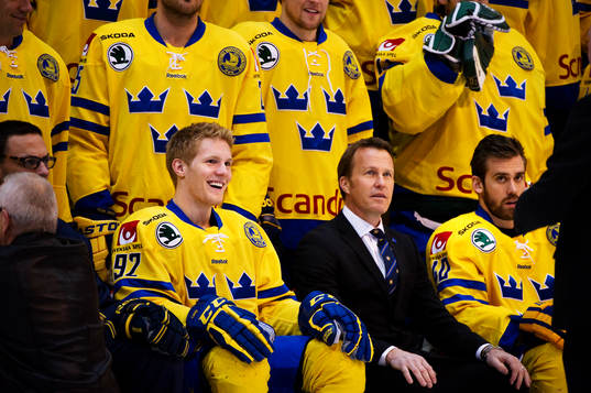 Gabriel Landeskog skrattar