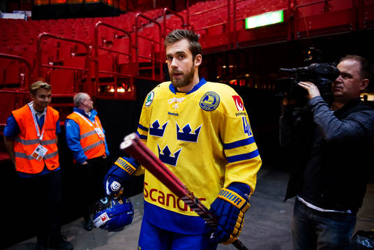 Henrik Zetterberg filmas av tv