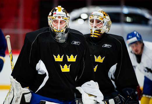 Målvakterna Viktor Fasth och Jhonas Enroth. Målvakt