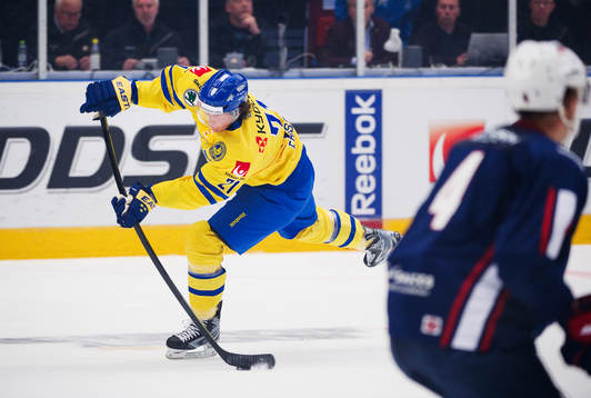 Loui Eriksson, Sverige, skjuter